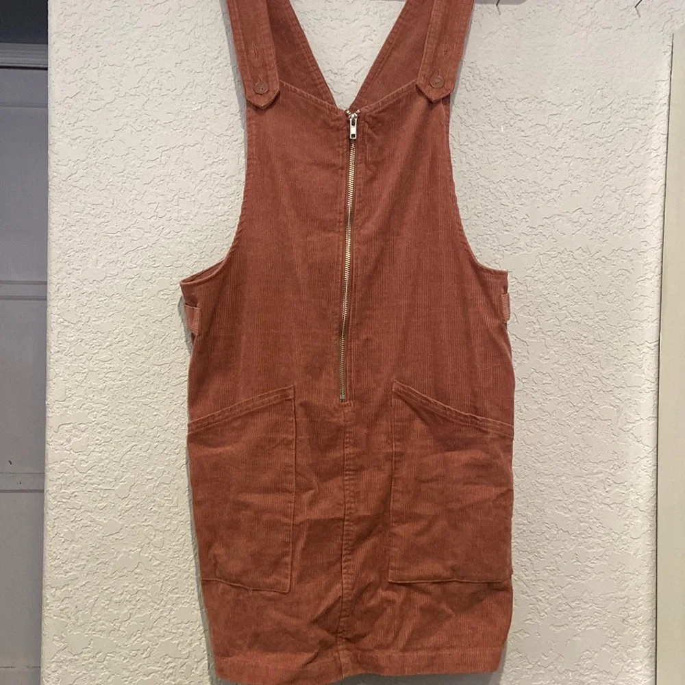 Dresses - Picture 1 of 9